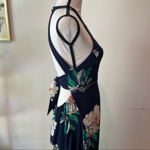 Halter Neck Floral Print Open Back Maxi Dress with Crochet Details & Front Slit - Picture 9 of 11